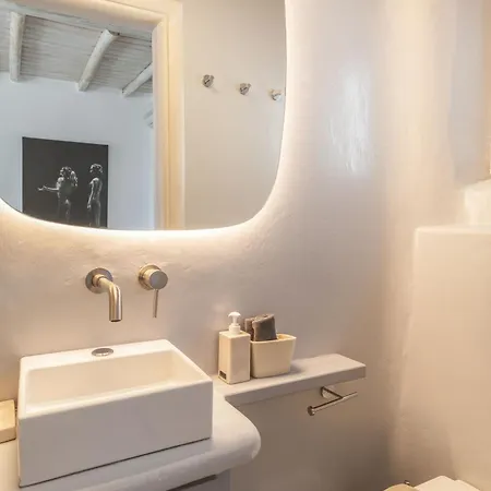 Mykonos Actor's Villa. 3 Bedrooms, Private Pool. *