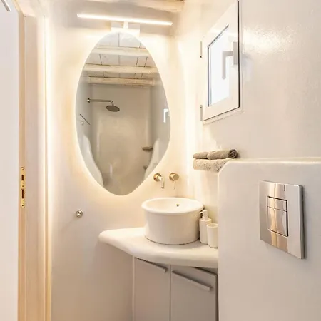 Mykonos Actor's Villa. 3 Bedrooms, Private Pool. * Mykonos Town