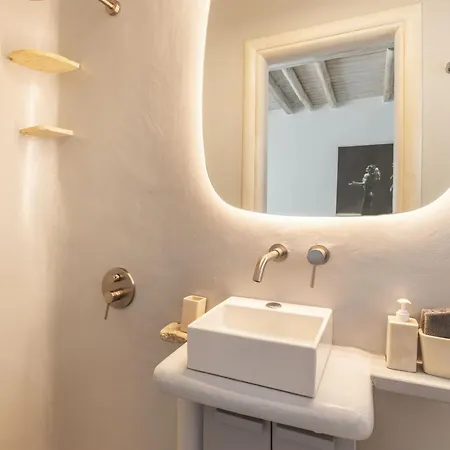 Mykonos Actor's Villa. 3 Bedrooms, Private Pool. * Mykonos Town